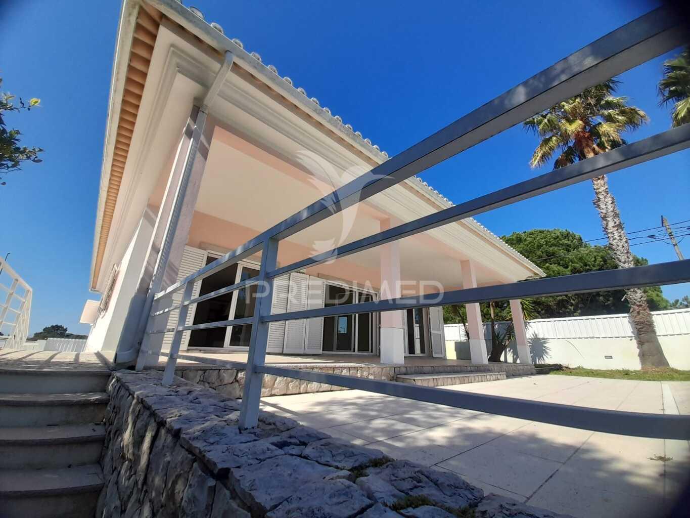 Moradia isolada com piscina,sesimbra.