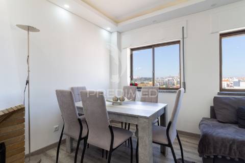 Apartamento t3- remodelado- 255.000 € - feijó - almada