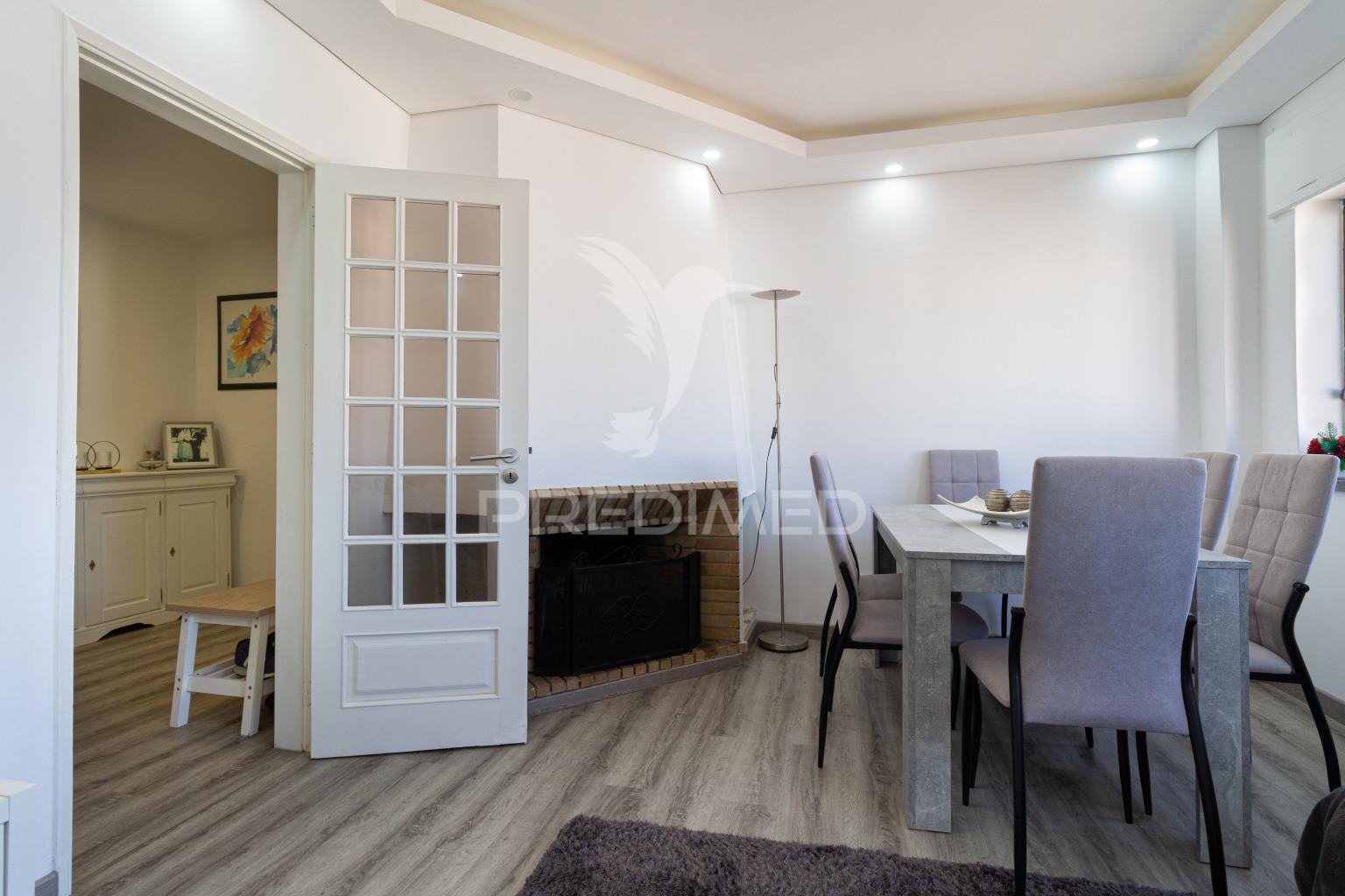 Apartamento t3- remodelado- 255.000 € - feijó - almada