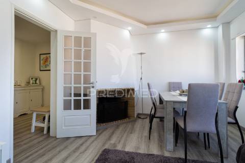 Apartamento t3- remodelado- 255.000 € - feijó - almada