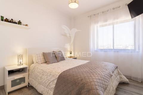 Apartamento t3- remodelado- 255.000 € - feijó - almada