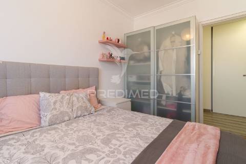Apartamento t3- remodelado- 255.000 € - feijó - almada