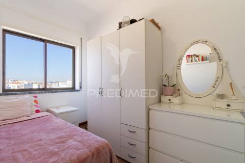 Apartamento t3- remodelado- 255.000 € - feijó - almada
