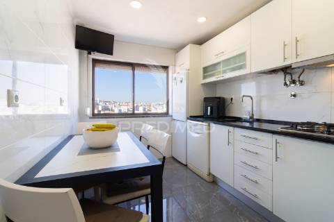 Apartamento t3- remodelado- 255.000 € - feijó - almada