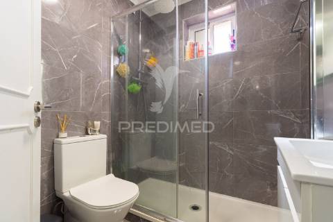 Apartamento t3- remodelado- 255.000 € - feijó - almada