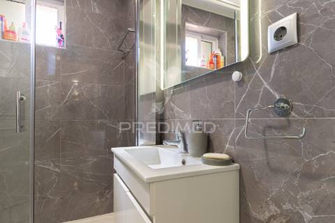 Apartamento t3- remodelado- 255.000 € - feijó - almada
