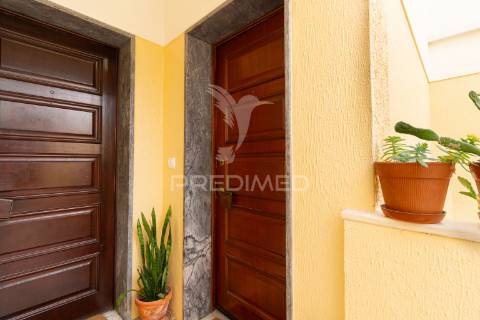 Apartamento t3- remodelado- 255.000 € - feijó - almada
