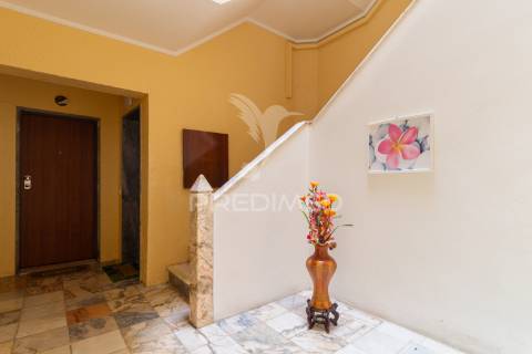 Apartamento t3- remodelado- 255.000 € - feijó - almada