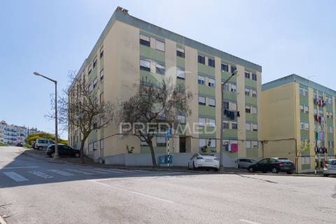 Apartamento t3- remodelado- 255.000 € - feijó - almada