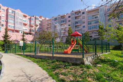 Apartamento t3- remodelado- 255.000 € - feijó - almada