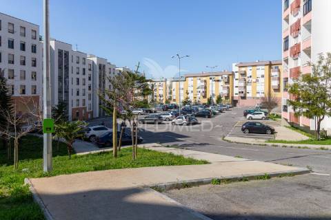 Apartamento t3- remodelado- 255.000 € - feijó - almada
