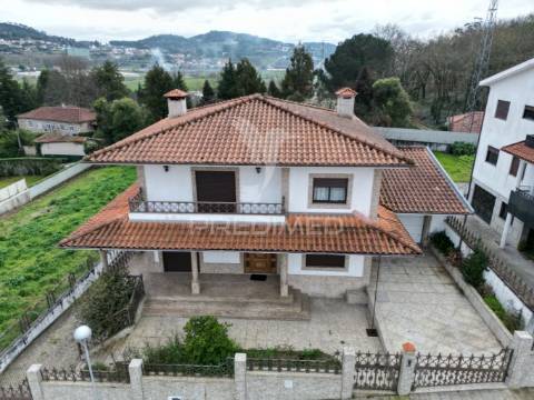 Moradia t3  em creixomil - guimarães