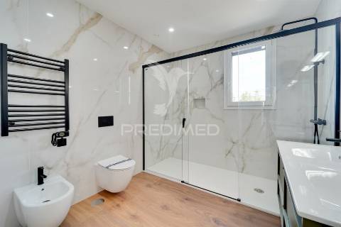 Moradia t3 r/chão e 1º andar com piscina em santa joana, aveiro