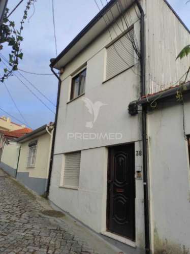 Moradia independente para venda em laborim vila nova de gaia