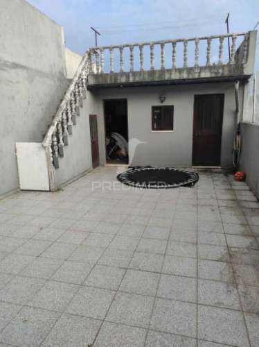 Moradia independente para venda em laborim vila nova de gaia