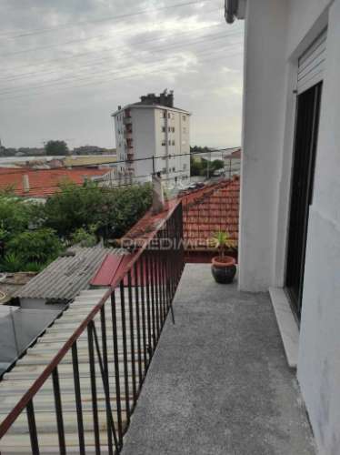 Moradia independente para venda em laborim vila nova de gaia