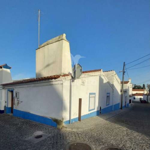Moradia t4 com quintal e anexo