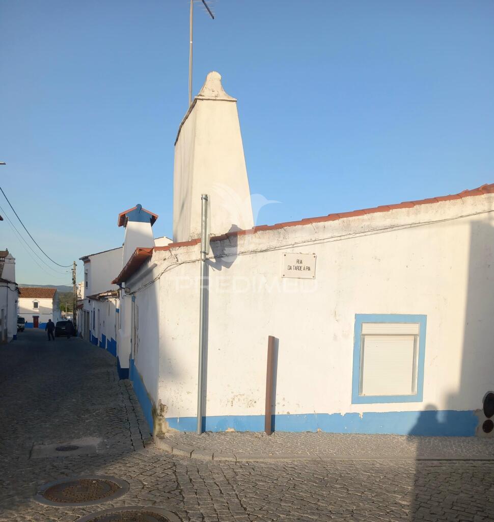 Moradia t4 com quintal e anexo