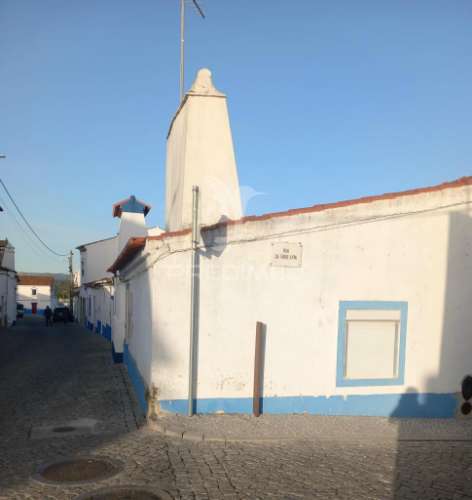 Moradia t4 com quintal e anexo