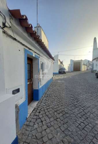 Moradia t4 com quintal e anexo