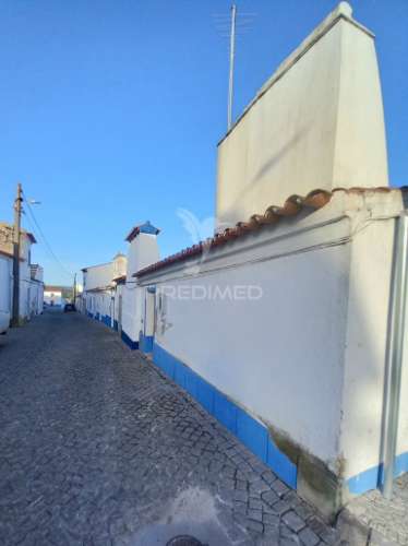 Moradia t4 com quintal e anexo