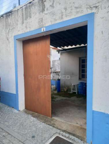 Moradia t4 com quintal e anexo