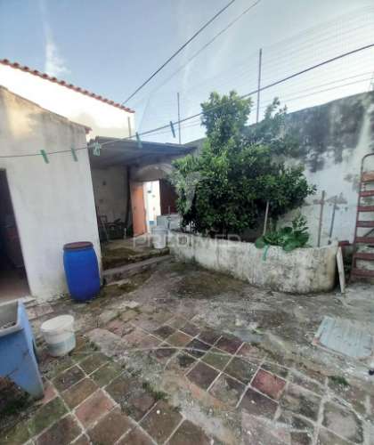 Moradia t4 com quintal e anexo