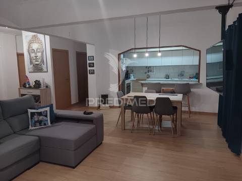 Apartamento t4 convertido em t3 em feijó - laranjeiro