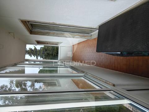 Apartamento t4 convertido em t3 em feijó - laranjeiro