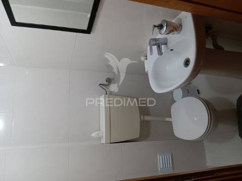 Apartamento t4 convertido em t3 em feijó - laranjeiro