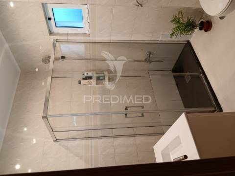 Apartamento t4 convertido em t3 em feijó - laranjeiro