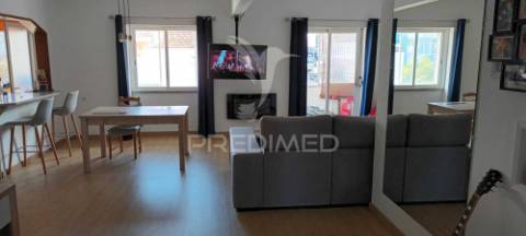 Apartamento t4 convertido em t3 em feijó - laranjeiro