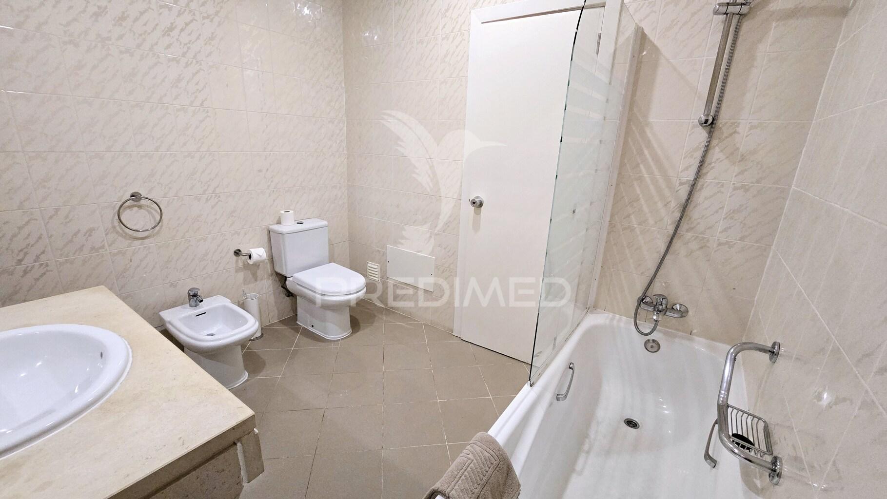 Estudio em condominio fechado com quarto independente