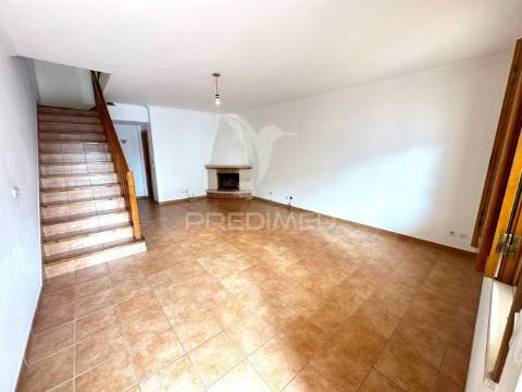 Moradia t3 com quintal em vila nova de milfontes
