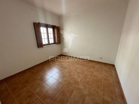 Moradia t3 com quintal em vila nova de milfontes
