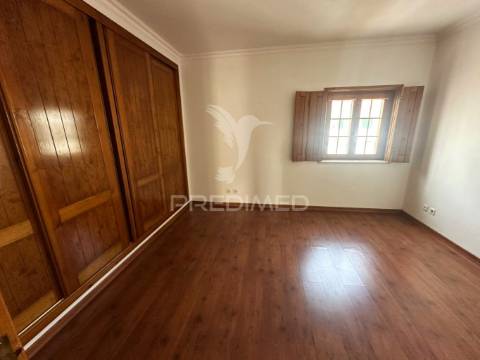 Moradia t3 com quintal em vila nova de milfontes