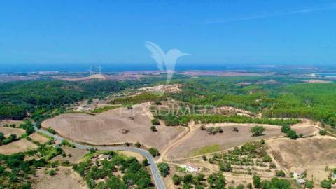 Terreno com 2 ruínas perto de porto covo
