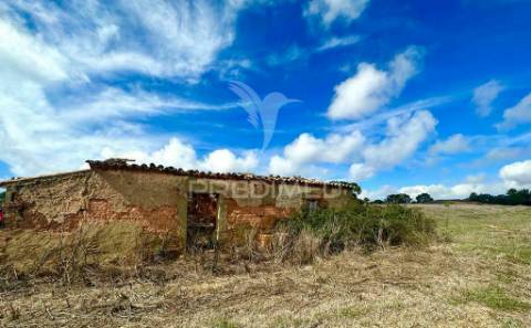 Terreno com 2 ruínas perto de porto covo