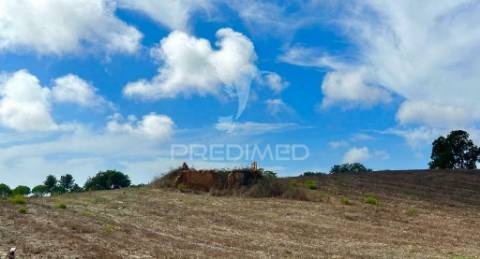 Terreno com 2 ruínas perto de porto covo