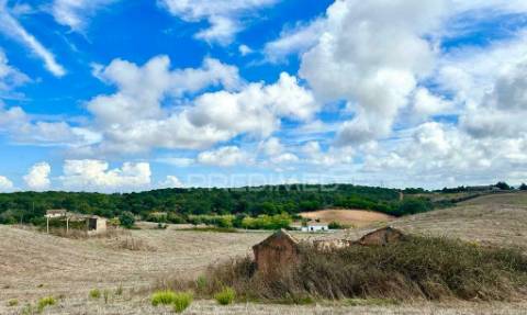 Terreno com 2 ruínas perto de porto covo