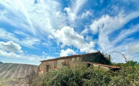 Terreno com 2 ruínas perto de porto covo
