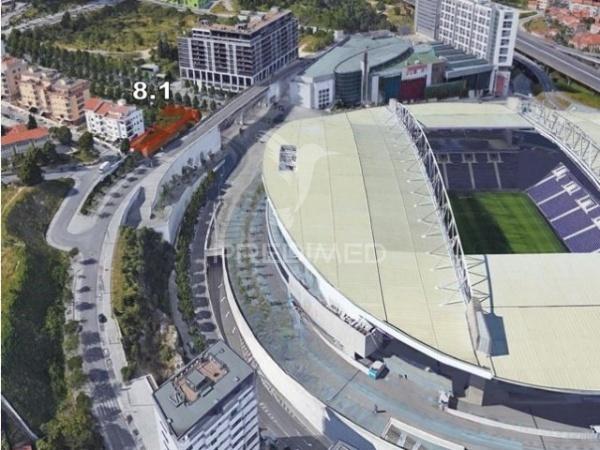 Terreno urbano, para construção de imóvel com 11 pisos situado ao lado do estádio do dragão