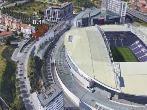 Terreno urbano, para construção de imóvel com 11 pisos situado ao lado do estádio do dragão