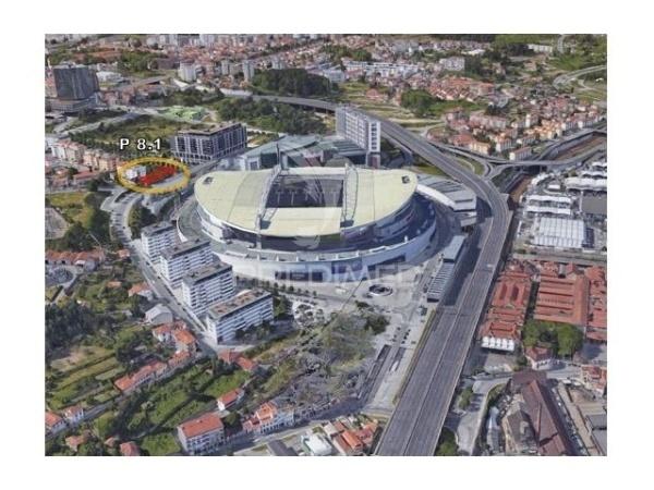 Terreno urbano, para construção de imóvel com 11 pisos situado ao lado do estádio do dragão