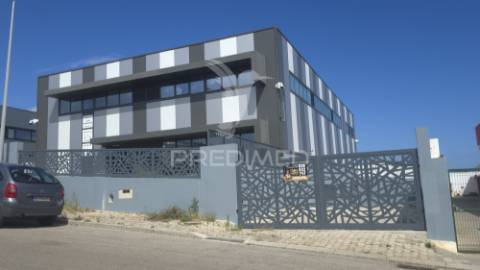 Armazém novo para arrendamento | zona industrial coca maravilhas