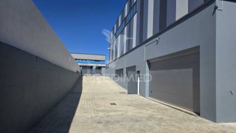 Armazém novo para arrendamento | zona industrial coca maravilhas