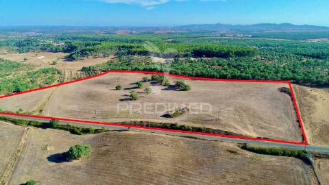Terreno com ruína perto de porto covo