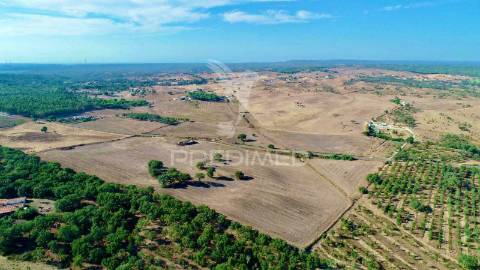 Terreno com ruína perto de porto covo