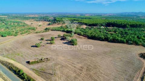 Terreno com ruína perto de porto covo
