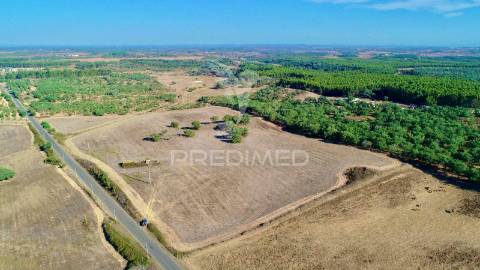 Terreno com ruína perto de porto covo